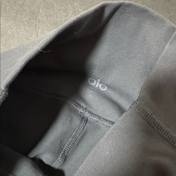 Alo Yoga High-Waist Moto Legging
W5494R Size S - Picture 8 of 14